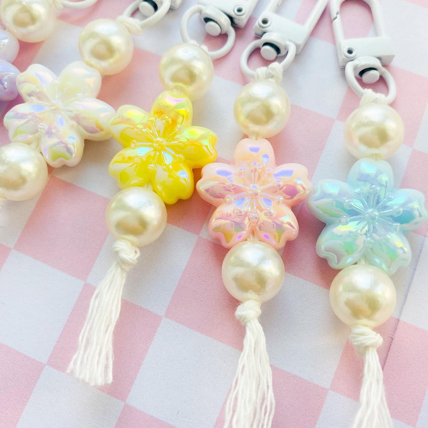 Chunky Sakura Bead Bag Charm Keychain, Floral Wrist Lanyard, Beaded Cherry Blossom Charm Strap Wristlet, Kawaii Bag Phone Key Accessory