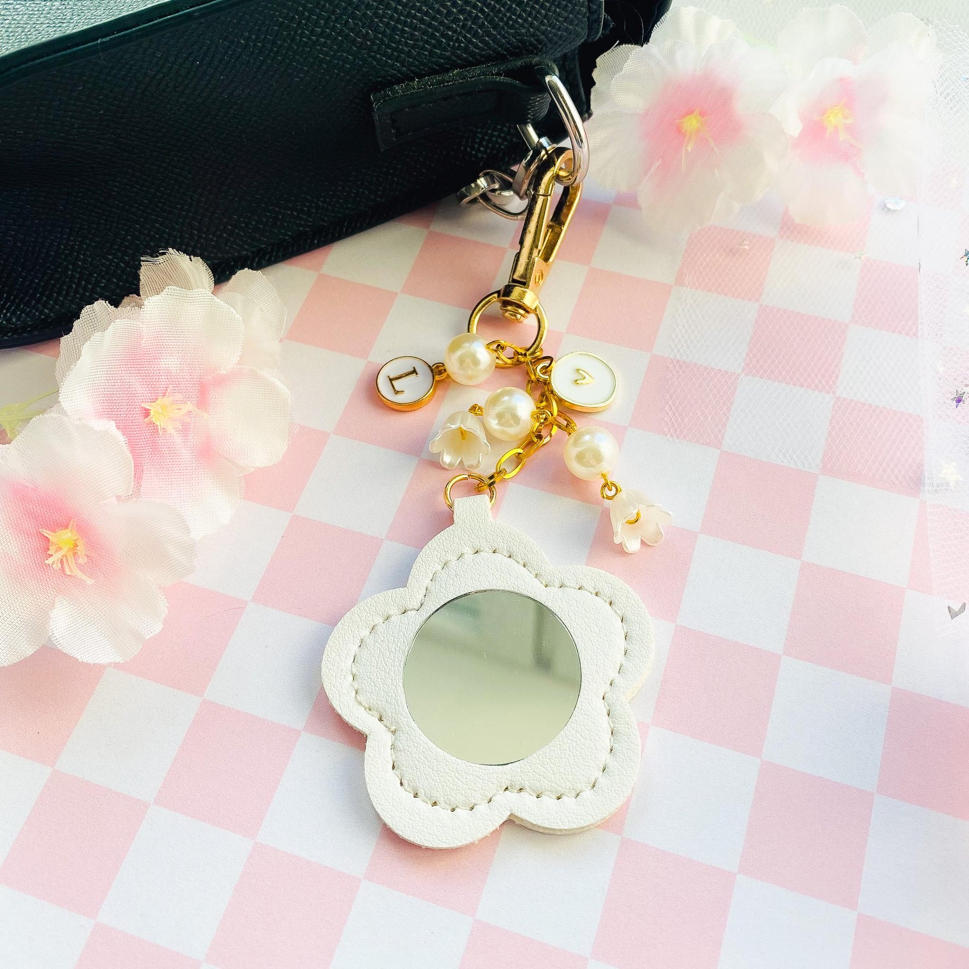 Chunky Sakura Bead Bag Charm Keychain, Floral Wrist Lanyard, Beaded Cherry Blossom Charm Strap Wristlet, Kawaii Bag Phone Key Accessory