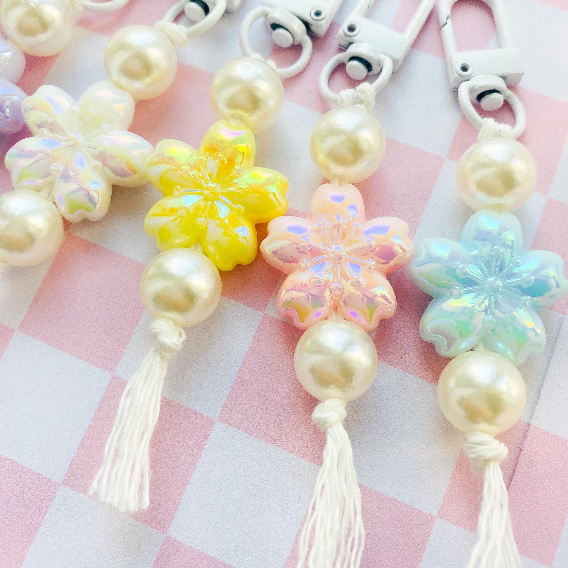 Chunky Sakura Bead Bag Charm Keychain, Floral Wrist Lanyard, Beaded Cherry Blossom Charm Strap Wristlet, Kawaii Bag Phone Key Accessory