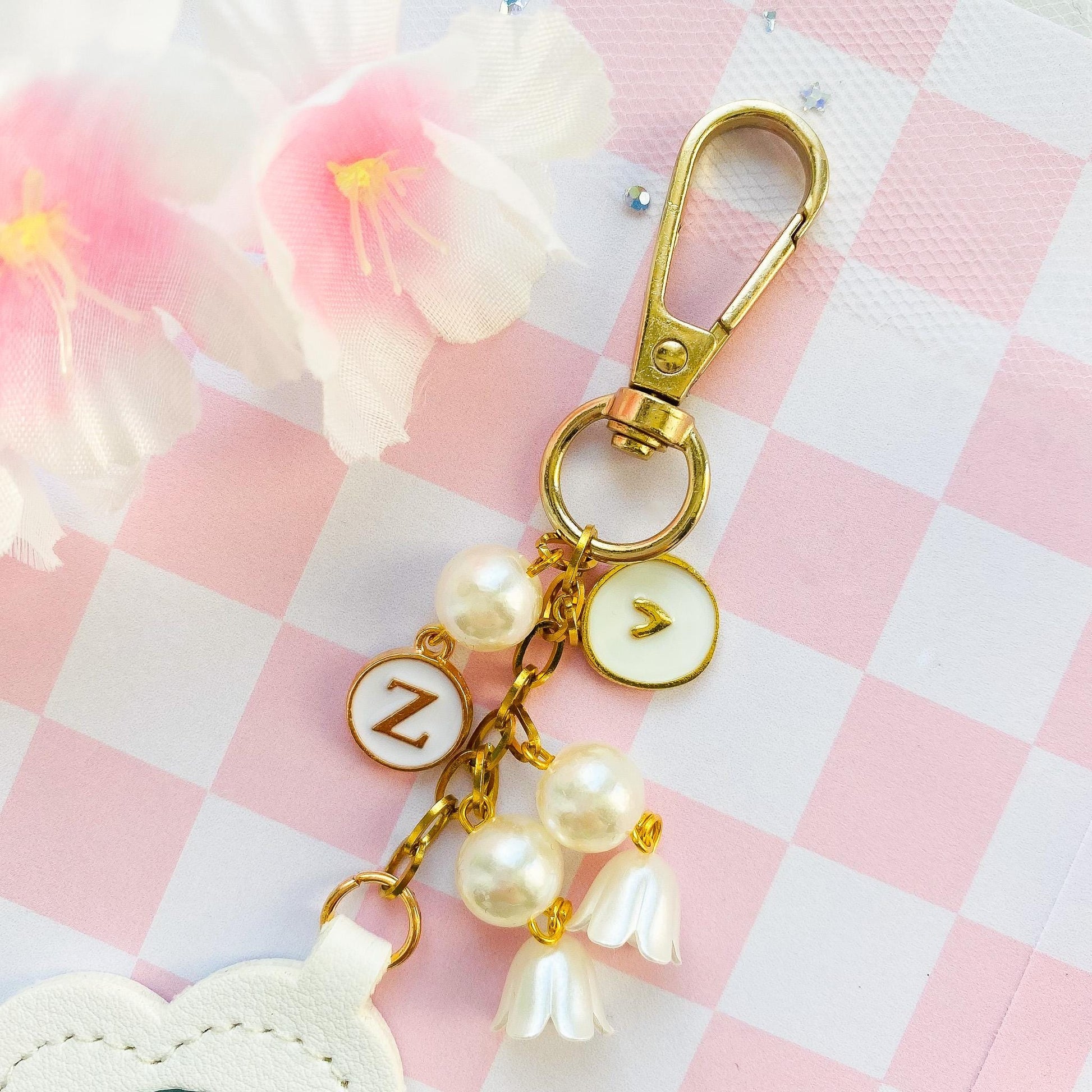 Chunky Sakura Bead Bag Charm Keychain, Floral Wrist Lanyard, Beaded Cherry Blossom Charm Strap Wristlet, Kawaii Bag Phone Key Accessory